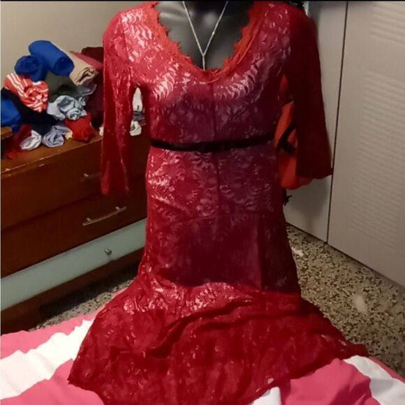 Ruby red lace dress - Picture 1 of 3